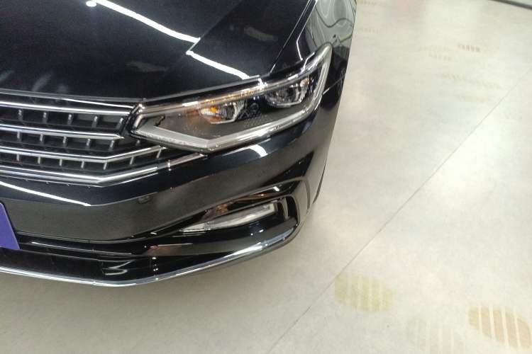 Used Volkswagen Magotan 2023 2 Million Units Commemorative Edition 330TSI DSG Luxury Version Left Front Headlight