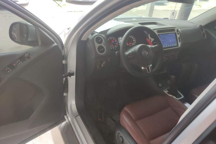 Used Volkswagen Tiguan 2013 2.0 TSI Automatic All-Wheel Drive Luxury Edition Driver Seat