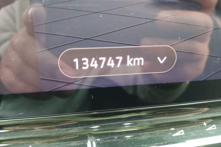 Used Volkswagen ID.6 CROZZ 2021 Long-Range PRO Edition Odometer Close Up