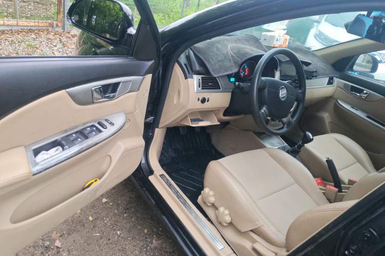 Used Buick Excelle 2013 1.5L Manual Classic Model Driver Seat