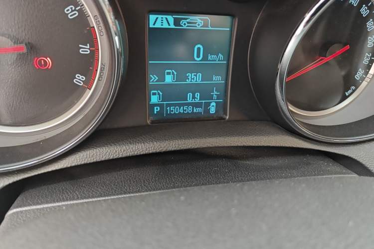 Used Buick Encore 2013 1.4T Automatic All-Wheel Drive Flagship Edition Odometer Close Up