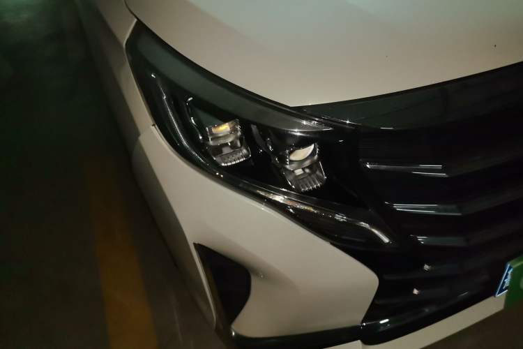 Used GAC Trumpchi M8 2021 Lingxiu Series 390T Deluxe Edition Right Front Headlight