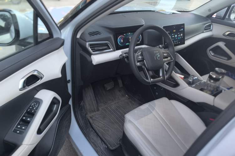 Used BYD Yuan UP 2024 301KM Leading Edition Interior 3