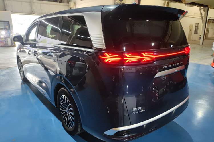 Used Denza D9 2022 DM-i 970 Four-Wheel Drive Prestige Model