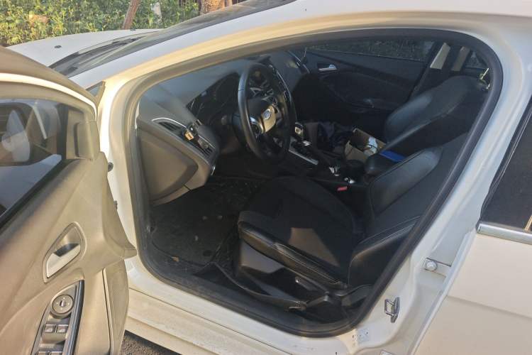 Used Ford Focus 2012 Hatchback 2.0L Automatic Luxury Sport Model
