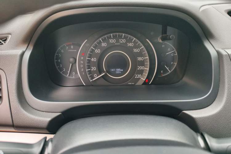 Used Honda CR-V 2013 2.4L two-wheel drive luxury version Odometer Close Up