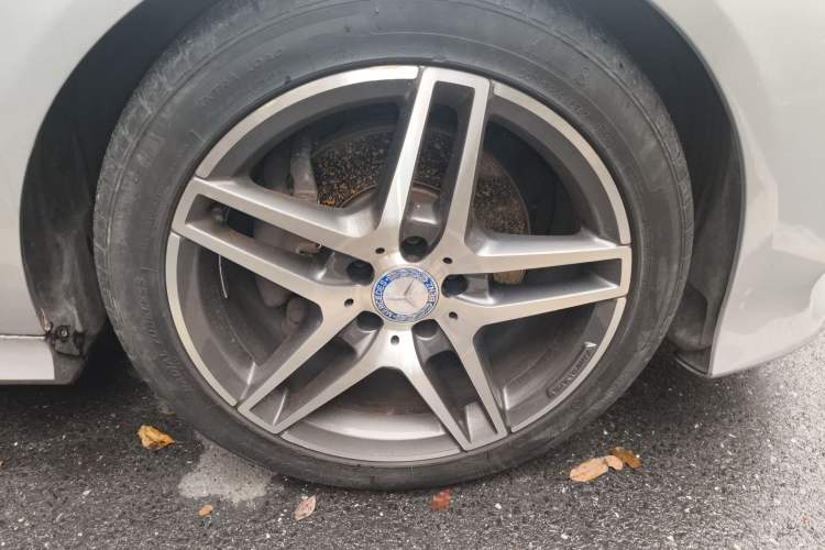 Used Mercedes-Benz E-Class 2014 Revised E 260 L Sport Luxury Edition Right Front Wheel Hub