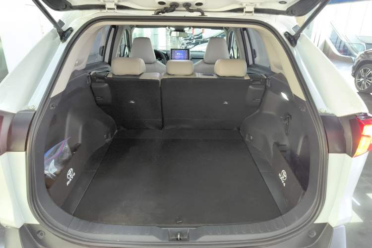 Used Toyota RAV4 2021 2.0L CVT 4x4 Trend Edition
