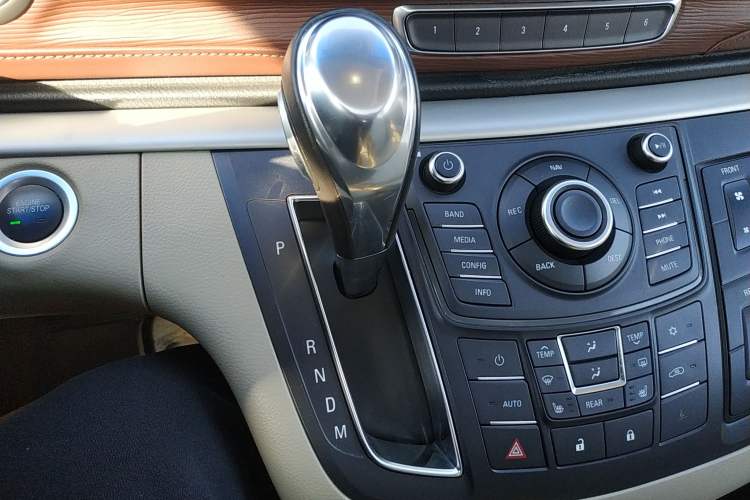 Used Buick GL8 2014 3.0L GT Luxury Business Haoya Edition