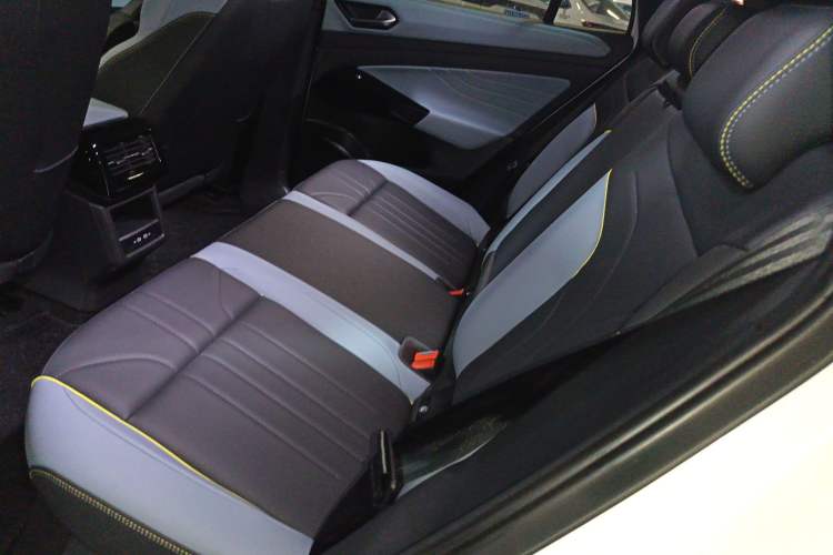 Used Volkswagen ID.4 X 2025 Revised Version Smart Edition Outstanding Grade Left Rear Seat