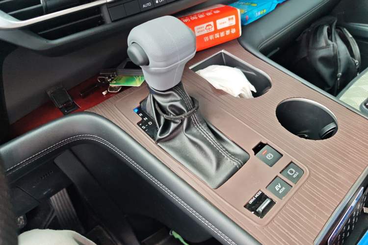 Used Toyota Granvia 2026 Model 2.5L Hybrid Comfort Edition Gear Lever