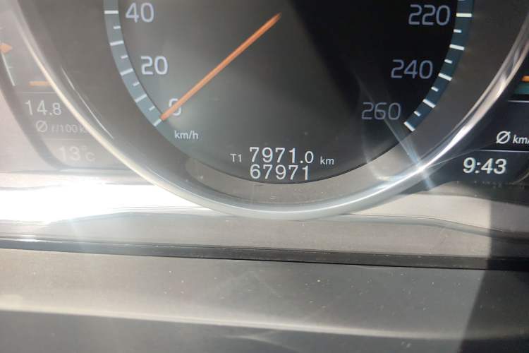 Used Volvo V60 2014 Restyled T5 Zhiya Edition
