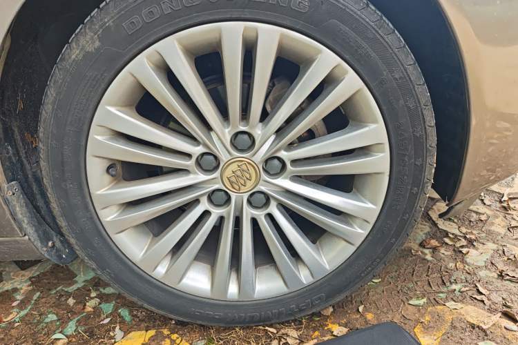 Used Buick Regal 2014 2.4L SIDI Luxury Fashion Edition Right Front Wheel Hub