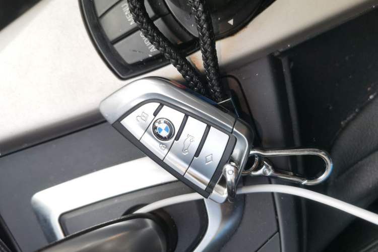 Used BMW 3 Series 2015 316Li Fashion Model
