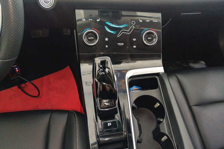 Used Bestune B70 2023 Third Generation 1.5T Automatic Enjoyment Version 70th Anniversary Edition Gear Lever