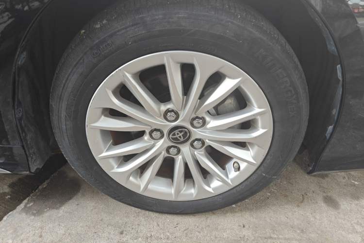 Used Toyota Allion 2021 2.0L Deluxe Edition Right Front Wheel Hub