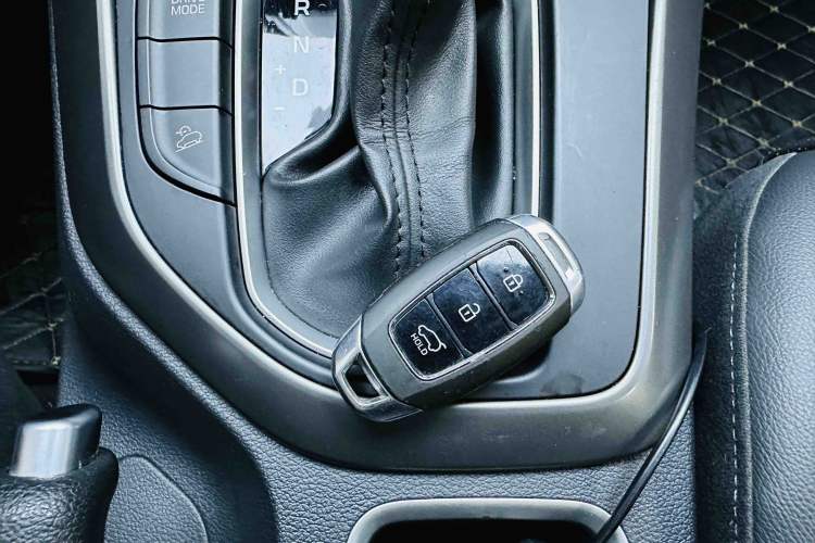 Used Hyundai Elantra (6th Generation / Lingdong) 2016 1.6L Automatic ZhiXuan – Elite Version Interior 1