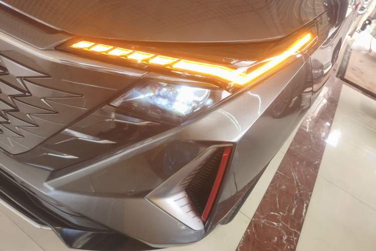 Used CHANGAN OSHAN Z6 2022 Blue Whale 1.5T DCT Smart Edition Urban Version Left Front Headlight