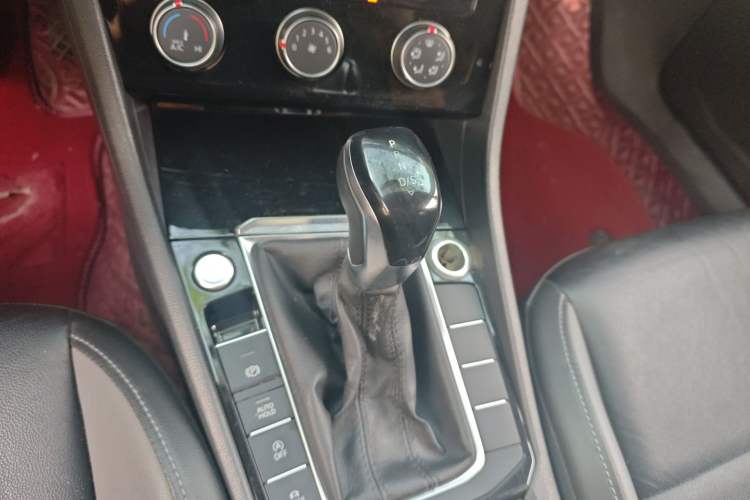 Used Volkswagen Sagitar 2019 200TSI DSG Comfort Version China VI Standard Gear Lever