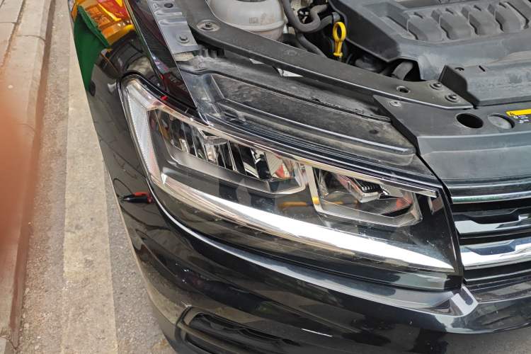 Used Volkswagen Tiguan 2018 330TSI All-Wheel-Drive Innovation Model
