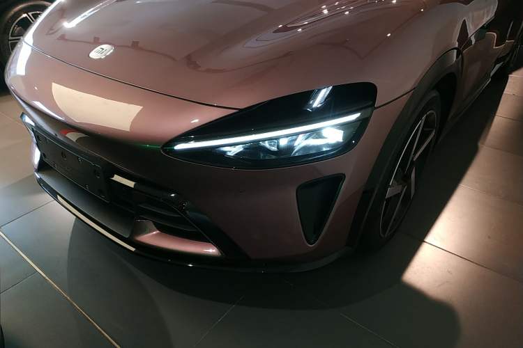 Used Xiaomi Auto YU7 2025 Ultra-Long Range High-Performance All-Wheel-Drive Max Edition
