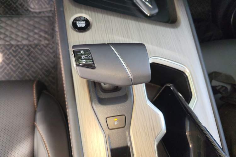 Used CHANGAN X7 PLUS 2024 1.5T Automatic Luxury 7-Seater Gear Lever