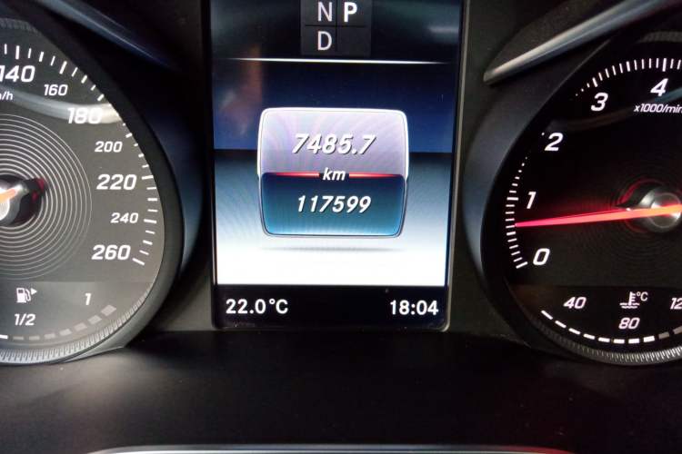 Used Mercedes-Benz GLC 2018 GLC 200 4MATIC Odometer Close Up