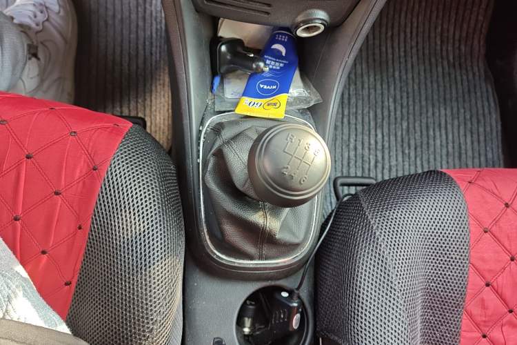 Used Chevrolet Trax 2016 1.4T Manual Two-Wheel Drive Comfort Version with Sunroof Gear Lever