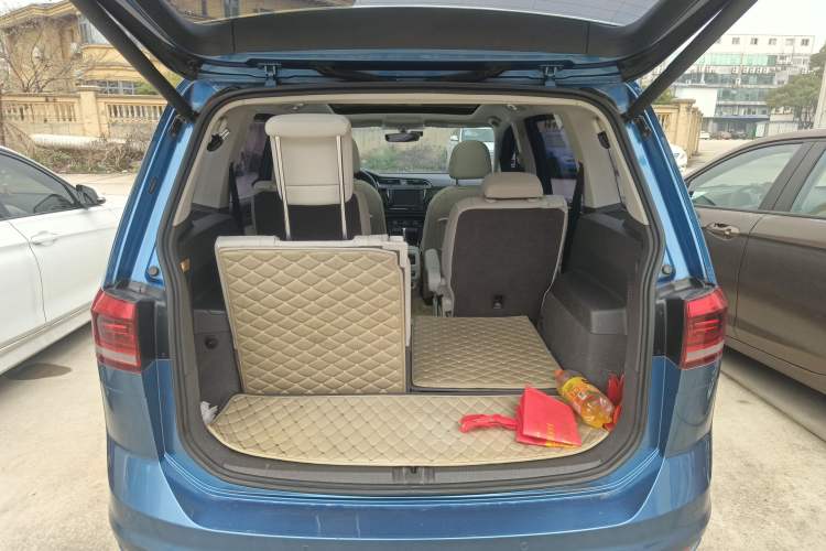 Used Volkswagen Touran 2018 Volkswagen Touran L 280TSI DSG Luxury Edition 6-seater