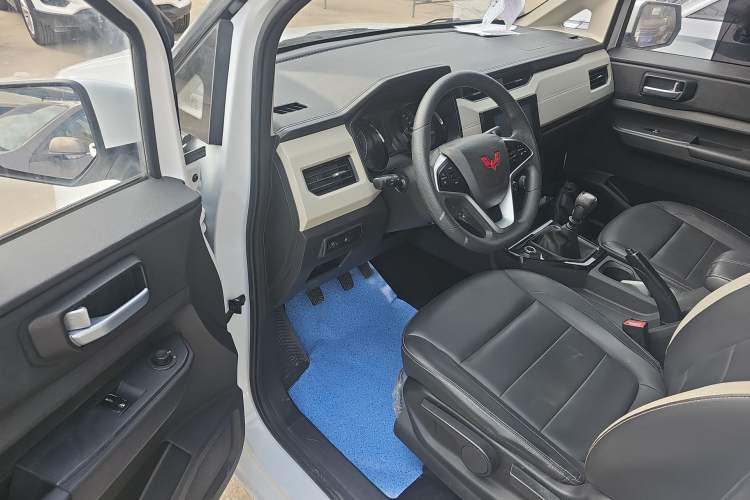 Used Wuling Zhengcheng 2021 1.5T Manual Luxury Version Driver Seat