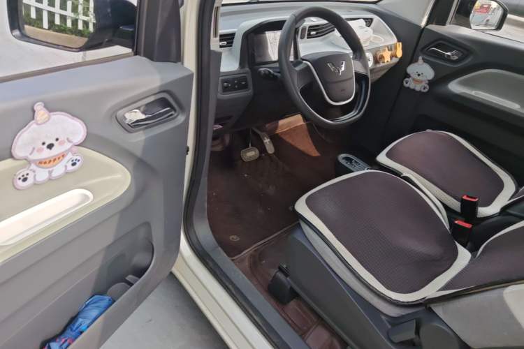 Used Wuling Hongguang MINIEV 2022 Macaron Premium Model – Lithium Iron Phosphate Driver Seat