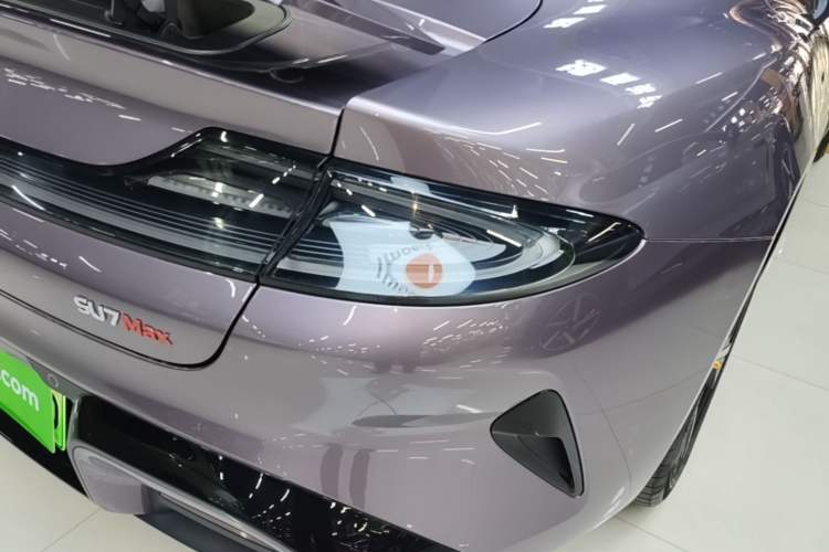 Used Xiaomi Auto SU7 2024 Four-Wheel Drive Ultra-Long Range Advanced Intelligent Driving Max Edition Right Rear Taillight