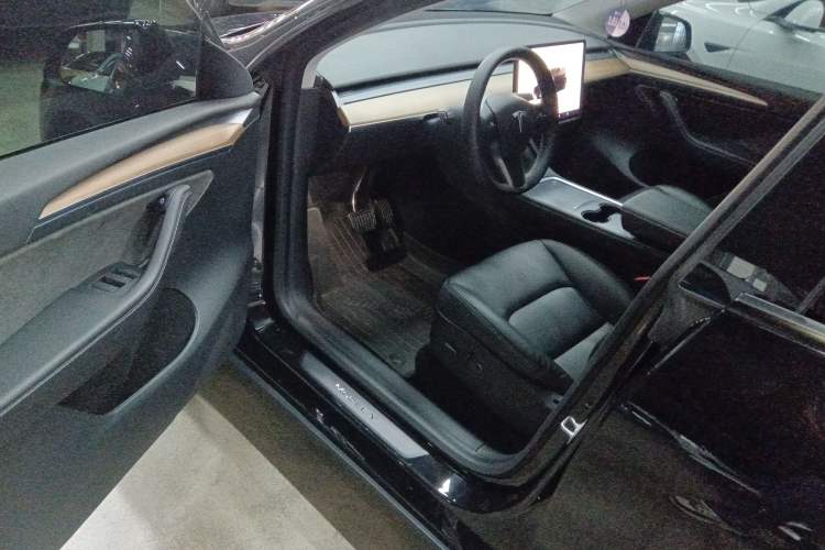 Used Tesla Model Y 2022 Rear-Wheel-Drive Version
