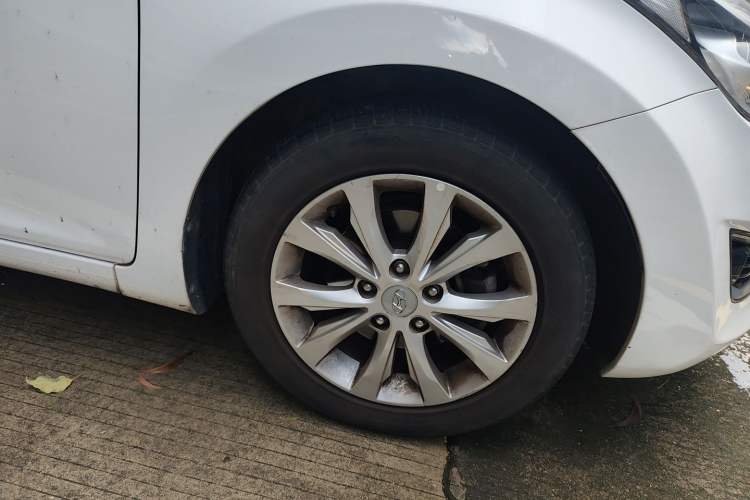 Used Hyundai Elantra (5th Generation / Langdong) 2016 1.6L Automatic Prestige Model Right Front Wheel Hub