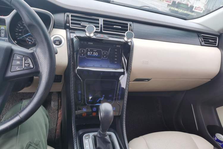 Used JMC Yusheng S330 2016 1.5L GTDi Automatic All-Wheel-Drive Flagship Edition
