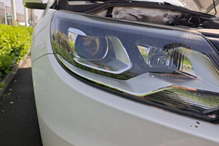 Used Volkswagen Tiguan 2016 280TSI Automatic Two-Wheel Drive Silk Road Comfort Edition Right Front Headlight