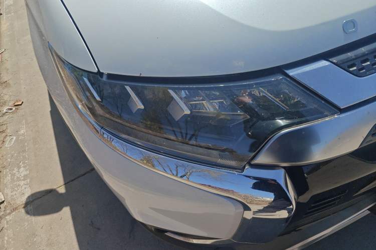 Used Mitsubishi Outlander 2019 2.4L 4x4 Zhi Xiang Edition 5 Seats China VI Standard