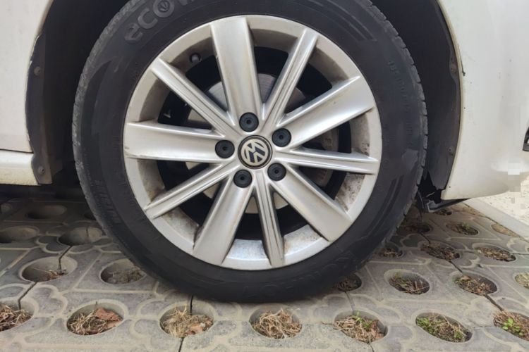 Used Volkswagen Polo 2014 1.6L Automatic Comfort Edition Right Front Wheel Hub