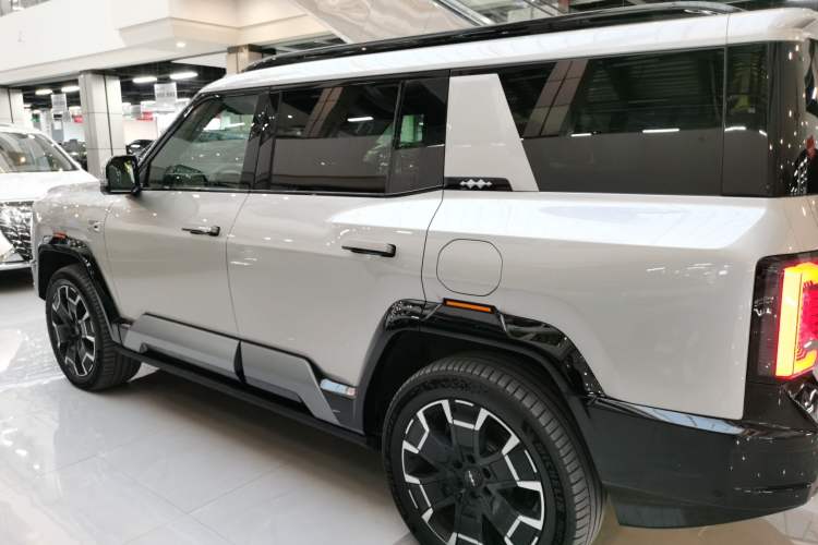 Used Formula Leopard 8 2025 Smart & Brave Flagship Edition 7 Seats