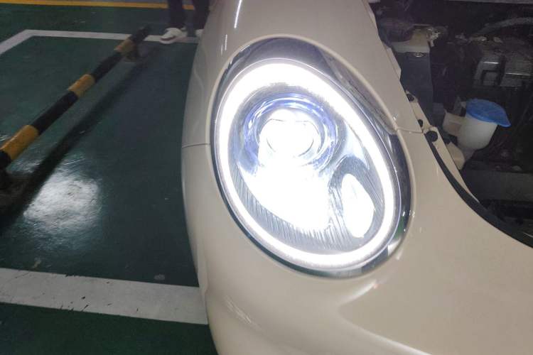 Used ORA Good Cat 2023 401 km Standard Range Prestige Version Lithium Iron Phosphate Right Front Headlight