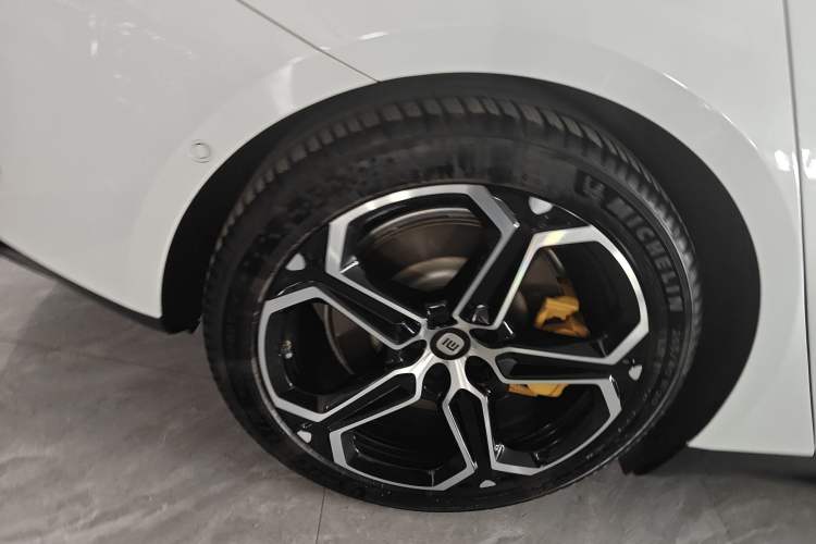 Used Xiaomi Auto SU7 2024 Four-Wheel Drive Ultra-Long Range Advanced Intelligent Driving Max Edition
