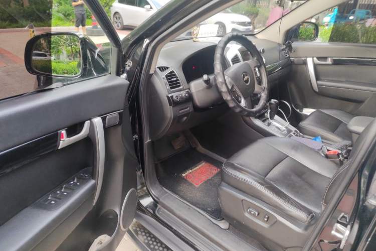Used Chevrolet Captiva 2012 2.4L 4x4 Flagship Edition 7 Seats
