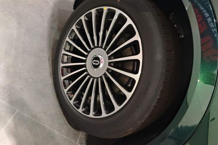 Used Hima AITO M8 2025 Extended-Range Max+ Version 53.4 kWh 5-Seater Edition Exterior 5