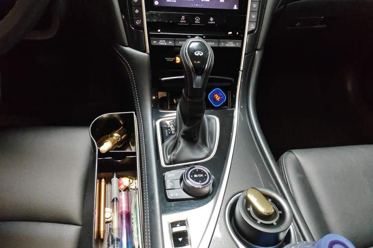 Used Infiniti Q50L 2018 2.0T Comfort Edition China VI Standard Gear Lever