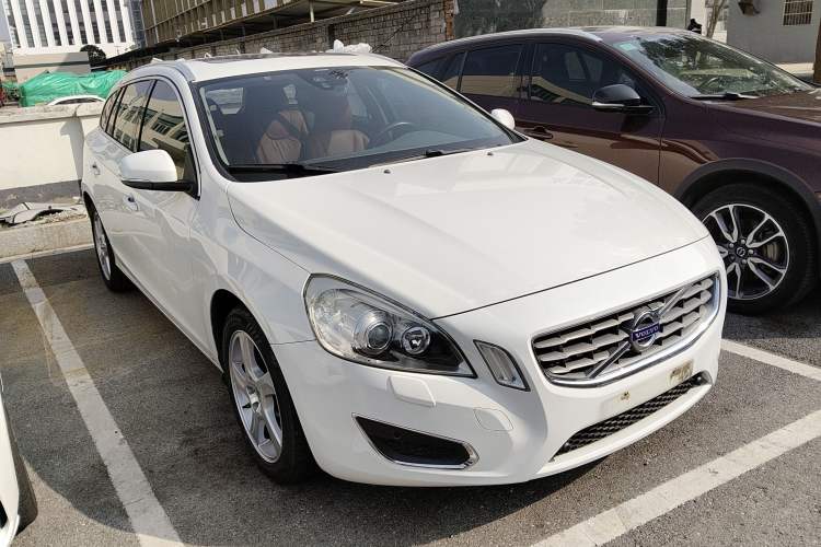 Used Volvo V60 2013 T5 Zhiya Edition
