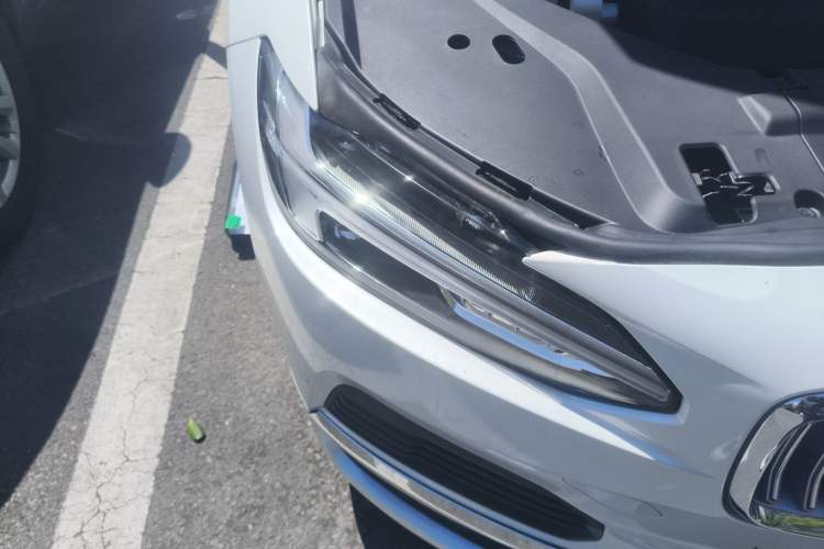 Used Volvo S90 New Energy 2021 T8 eDrive Hybrid Zhiyi Luxury Edition Right Front Headlight