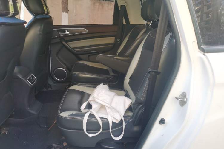 Used HYOSOW H3 2017 1.5L Manual Comfort Sunroof Version
