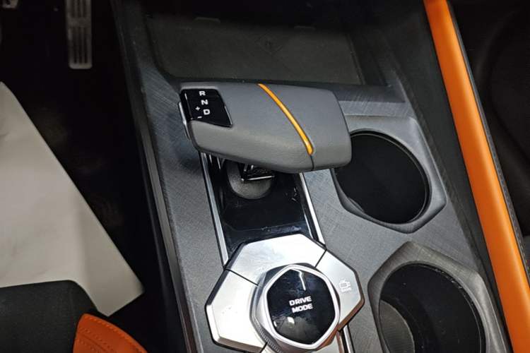 Used CHANGAN UNI-V 2024 2.0T High-Performance Version Gear Lever