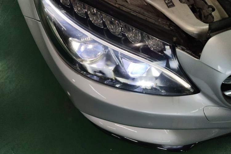 Used Mercedes-Benz C-Class 2015 C 200 Sport Edition 4MATIC Right Front Headlight