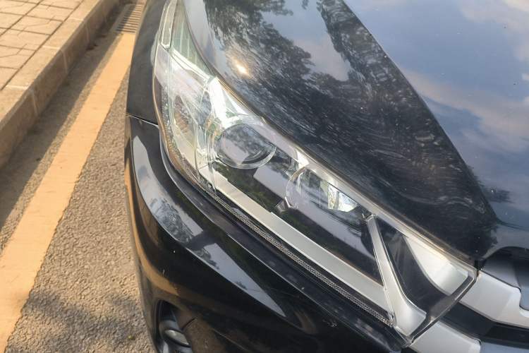 Used Toyota Highlander 2018 2.0T Four-Wheel Drive Luxury Edition 7 Seats China V Emission Standard Right Front Headlight